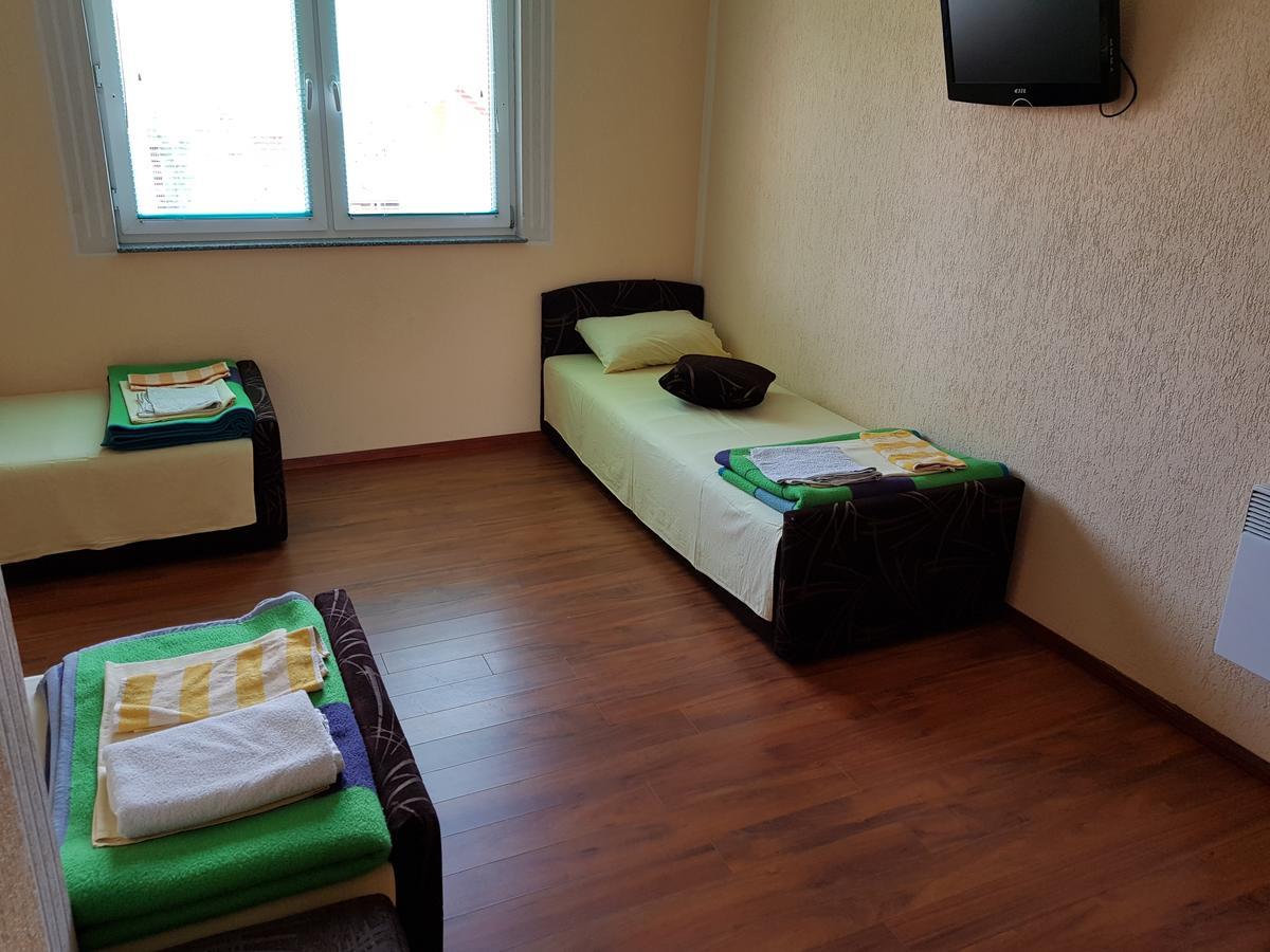 Pansion Basa Hotel Ustikolina Exterior photo